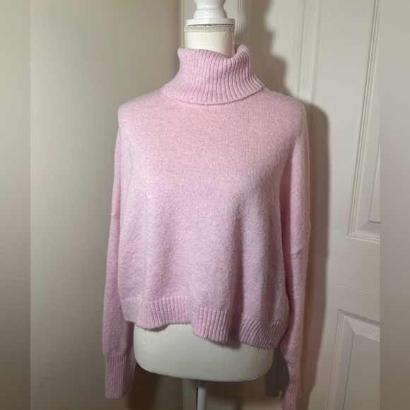 NWT Forever 21 Crop Sweater. Retail $15.00 - Picture 1 of 8